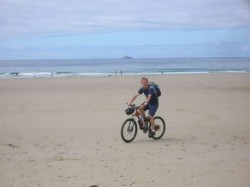 Quel plaisir de rouler et de faire des traces sur ce sable mouillé qui porte bien.
