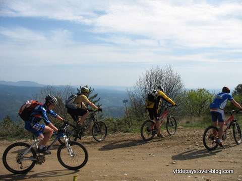 Grand tour du Serre de Barre en Ardèche