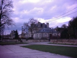 En remontant au-dessus de Septmonts, on découvre ce magnifique ensemble (chambres d'hôtes).