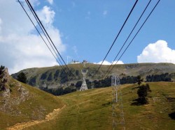 Remontée vers la croix de Chamrousse par le téléphérique