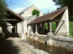 Détail du lavoir de Crépy en Laonnois