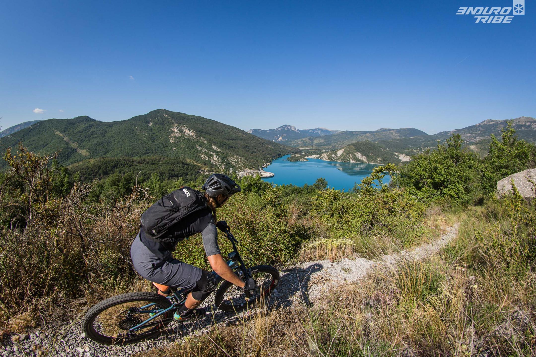 Le tour du lac de Castillon