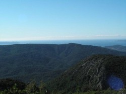voici la vue du littoral que l'on a depuis la piste de la gourre on grimpe