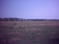 Le long du Cher, au loin Montrichard.