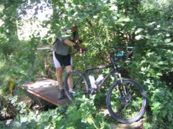 Ou sur un petit pont pour les moins téméraires.