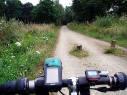 La piste cyclable (pour ne pas partir sur le sentier parallèle...)