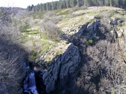 Haut de la cascade de CUP SERVIES