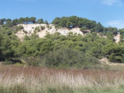 On passe là haut pour le point de vue sur la plaine.