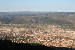 Aussillon (à gauche)  et Mazamet (à droite), vue de la croix de Boutonnet