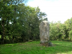 Menhir des Prats près du Thoré