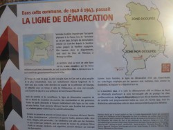1012.Le Subdray.Panneau infos ligne de démarcation 1940 à 1943.